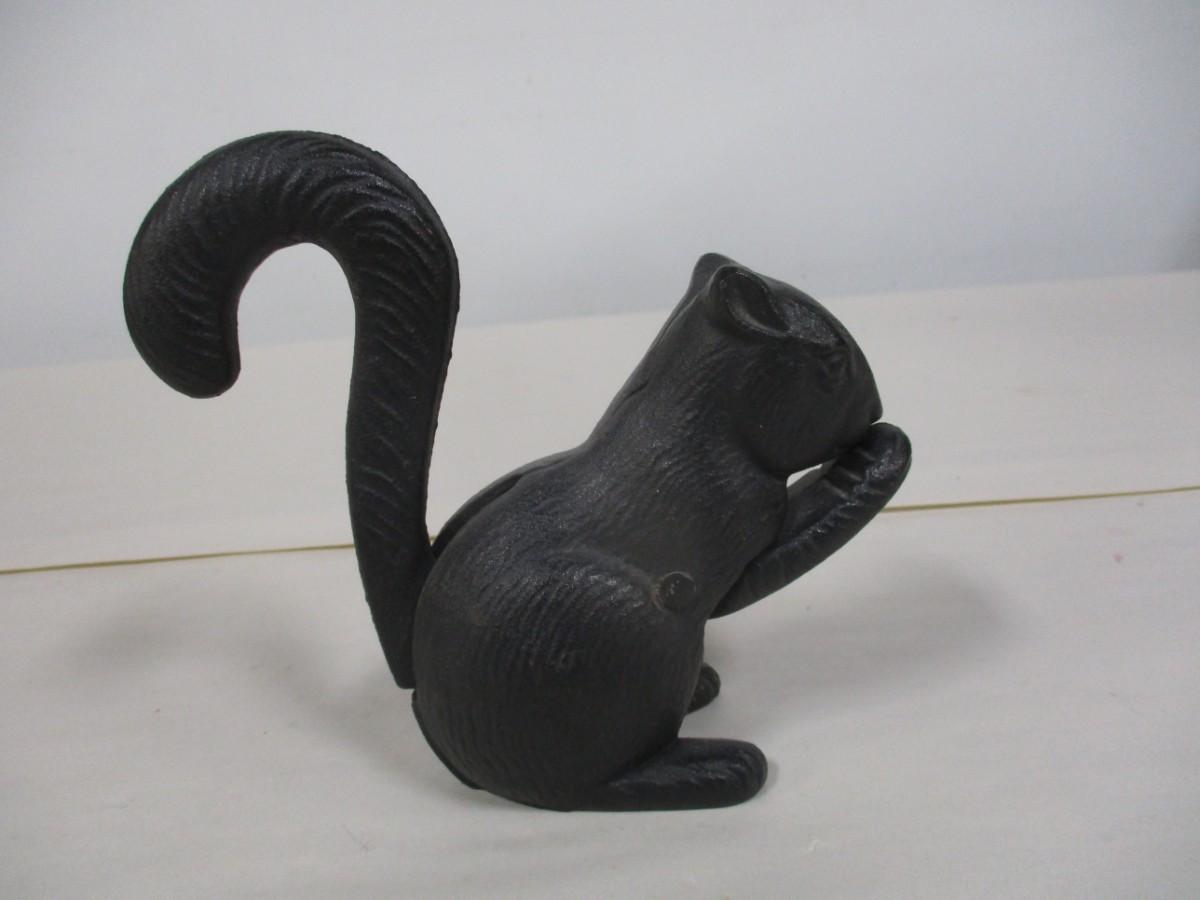 Vintage Cast Iron Squirrel Nutcracker Approx 5 1/2" Tall | EstateSales.org