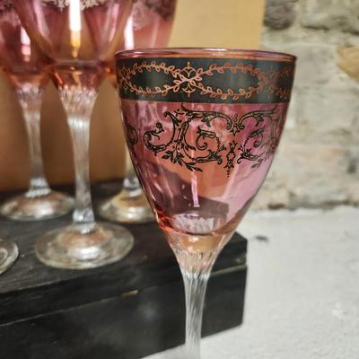 8 ruby flashed silver decorated flutes
