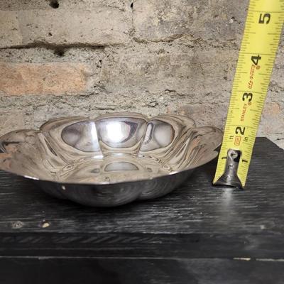 4 bowls...Gotham plate