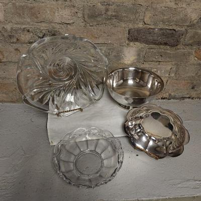 4 bowls...Gotham plate