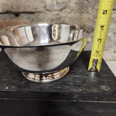 4 bowls...Gotham plate