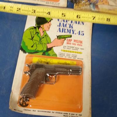 LOT 136 LOT OF OLD METAL CAP GUNS FROM 1970'S