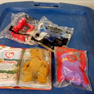 LOT 137 FOUR HAPPY MEAL TOYS IN BAGS