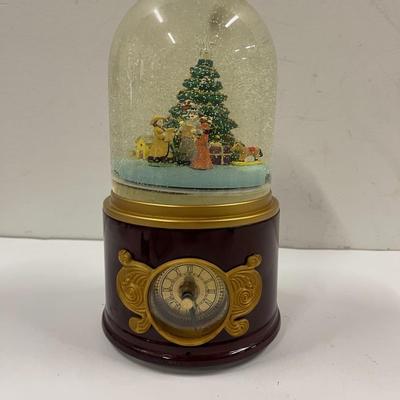 Mr. Christmas Gold Label Collection Musical Snow Globe