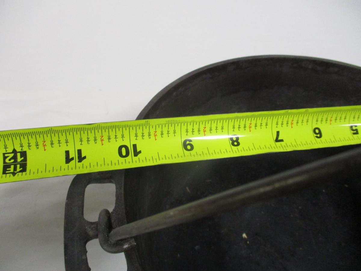 Cast Iron Pot | EstateSales.org