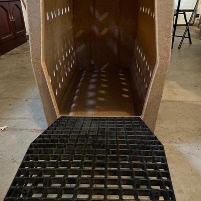 Large dog kennel/crate