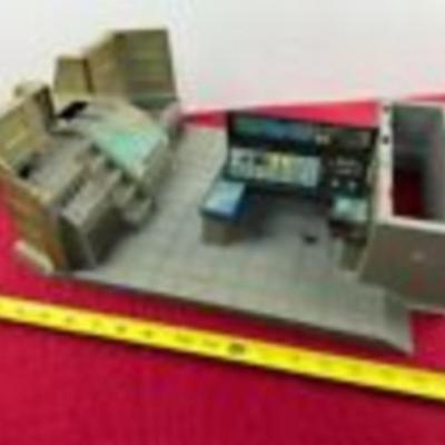 VINTAGE 1980s 1983 HASBRO GI JOE HEADQUARTERS COMMAND CENTER PLAYSET & TRACK CAR