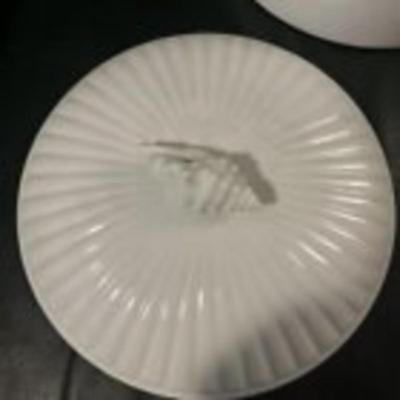 Oven To Table Porcelain Sea Shell Covered Casserole Dish 9 In