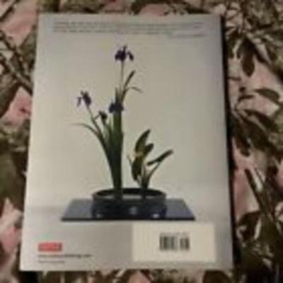 Ikebana: The Art of Arranging Flowers - Paperback, by Sato Shozo