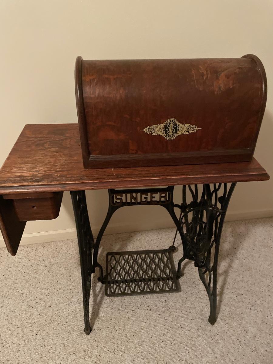 Antique Singer sewing stand with Singer sewing machine