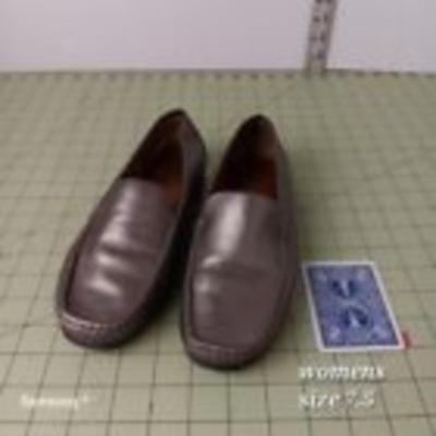 Clarks Loafers 7.5M Womenâ€™s Gold Metallic Slip On Shoes