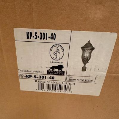 Lot 332 SAVOY HOUSE Monticello Post Light (Bronze Color)