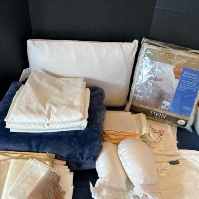 Lot 320 Linens