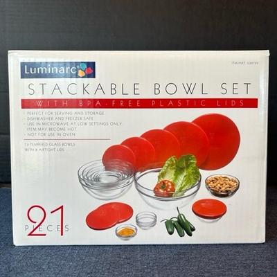 Lot 324 Stackable bowl set by Luminarc
