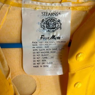 Lot 326 Rain gear Rain coats, ponchos