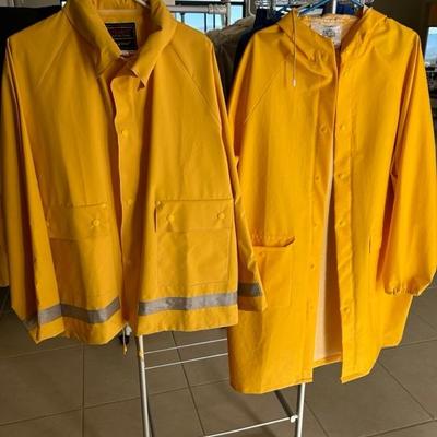 Lot 326 Rain gear Rain coats, ponchos