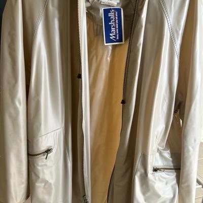 Lot 326 Rain gear Rain coats, ponchos