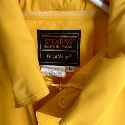 Lot 326 Rain gear Rain coats, ponchos