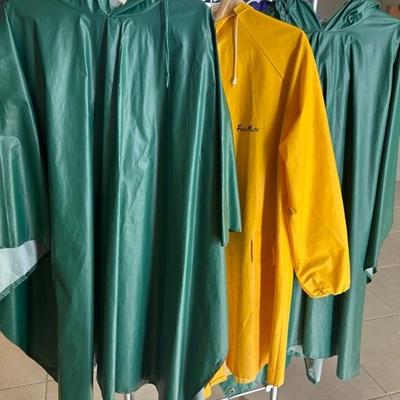 Lot 326 Rain gear Rain coats, ponchos