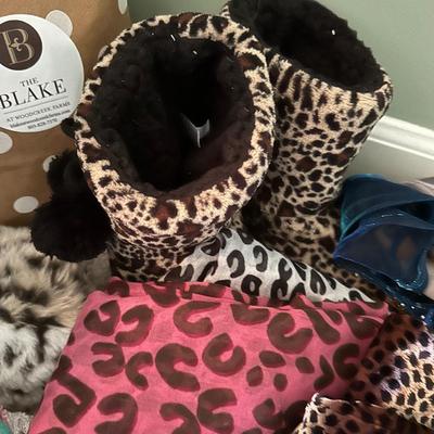 Womens Scarves & More Lot