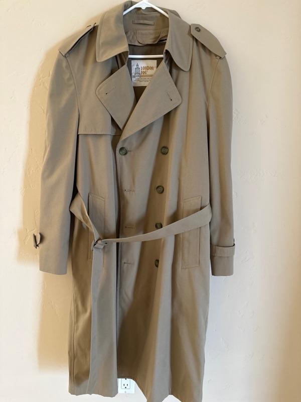 Lot 327 Men’s London Fog trench coat | EstateSales.org