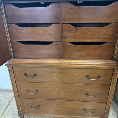 Lot 277 Vintage Dresser
