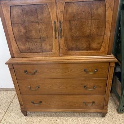 Lot 277 Vintage Dresser