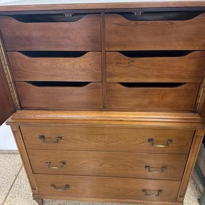 Lot 277 Vintage Dresser