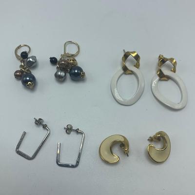 Collection of 30+ Pairs of Earrings (B1-HS)