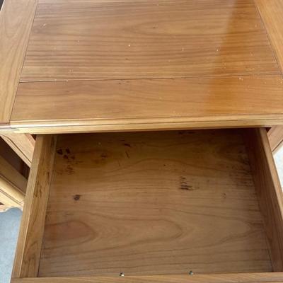 Lot 375 pair of night stands