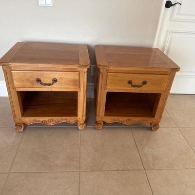 Lot 375 pair of night stands