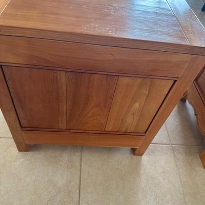 Lot 375 pair of night stands