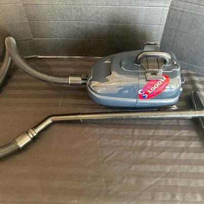 Lot 374 Sanyo Vacuum