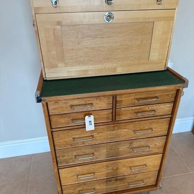 Lot 377 Wood roller cabinet in chest