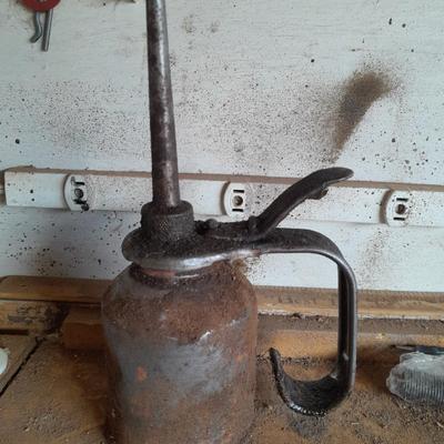 Lever pump action oil can