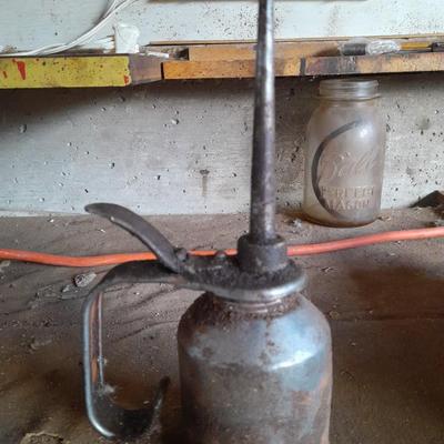 Lever pump action oil can