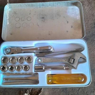 16-piece ratchet tool wrench set with drawer organizer box of hardware