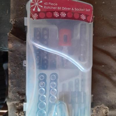 45 piece ratchet bit driver & socket set