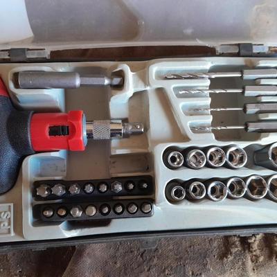 45 piece ratchet bit driver & socket set
