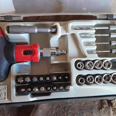 45 piece ratchet bit driver & socket set