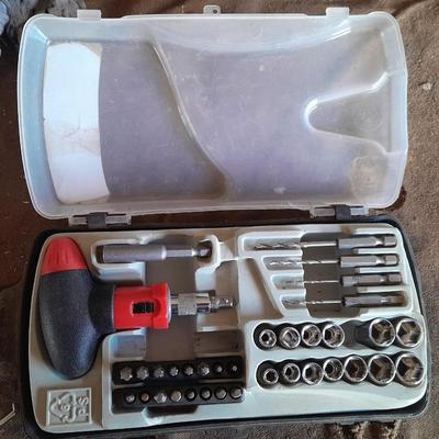 45 piece ratchet bit driver & socket set