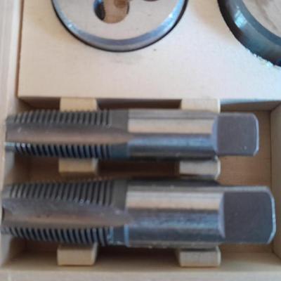 Pipe tap and die set