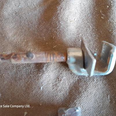Gear puller tool
