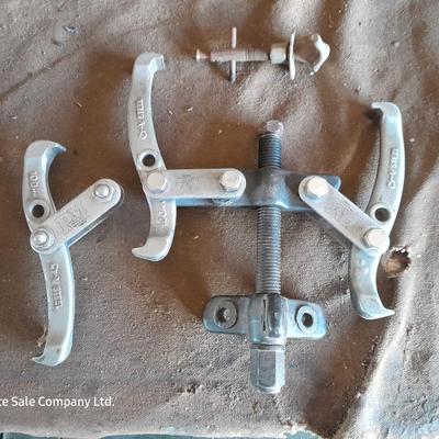 Gear puller tool