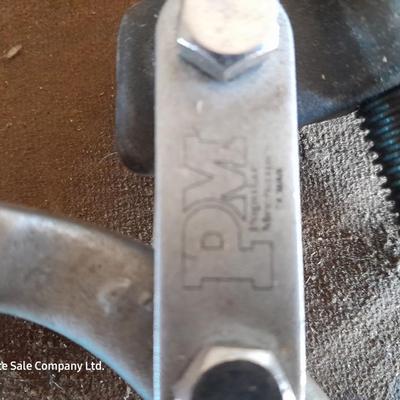 Gear puller tool