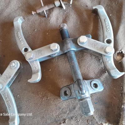 Gear puller tool