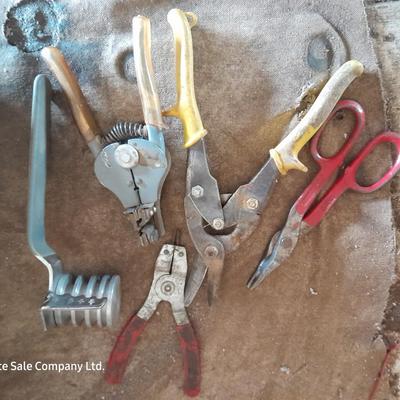 Hand tools - snips, sheers and other cutting devices