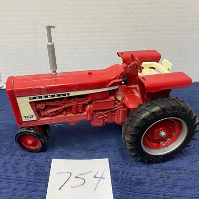 Farmall 706 Toy Tractor