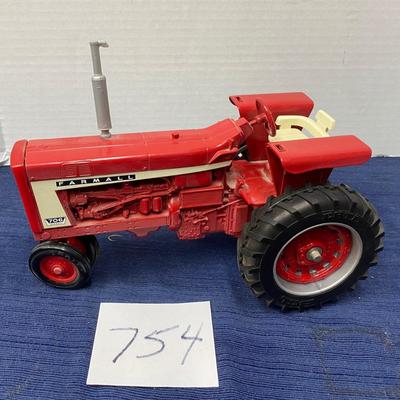 Farmall 706 Toy Tractor