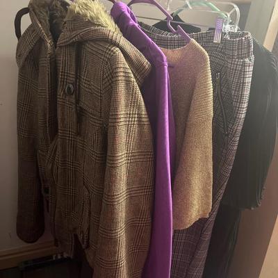 Lot of womenâ€™s clothes large